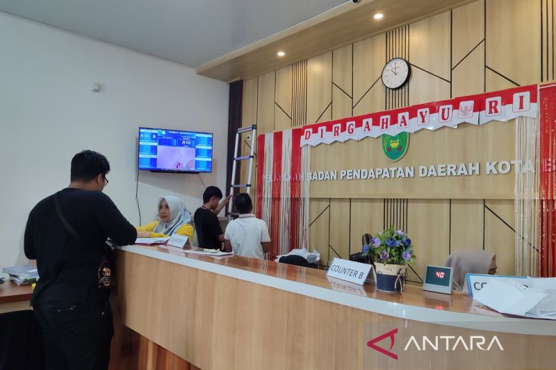 Aktivitas di Kantor Bapenda Kota Bengkulu. ANTARA/Anggi Mayasari
