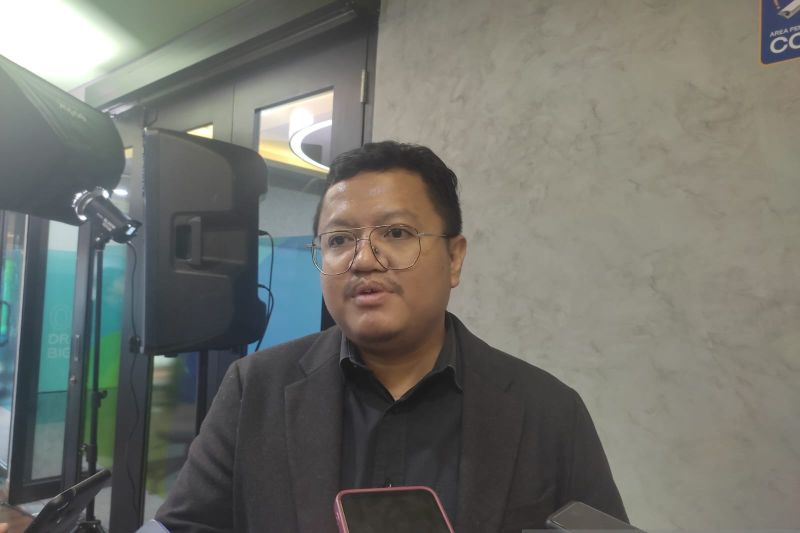 Ekonom sekaligus Direktur Ekonomi Digital Center of Economic and Law Studies (Celios) Nailul Huda usai menghadiri diskusi media di Kantor Amar Bank Jakarta, Rabu (6/3/2024). (ANTARA/Rizka Khaerunnisa)