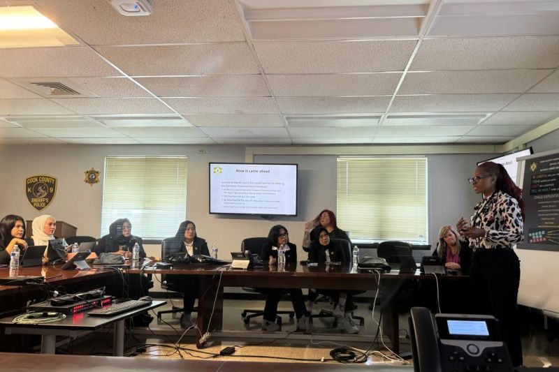 Delegasi Polwan RI mengikuti studi komparatif di Cook Country Sheriffs Office, Chicago Police Department dan Cook Country Sheriffs Command Centre, pada 2830 Agustus 2024. ANTARA/HO-Divisi Humas Polri