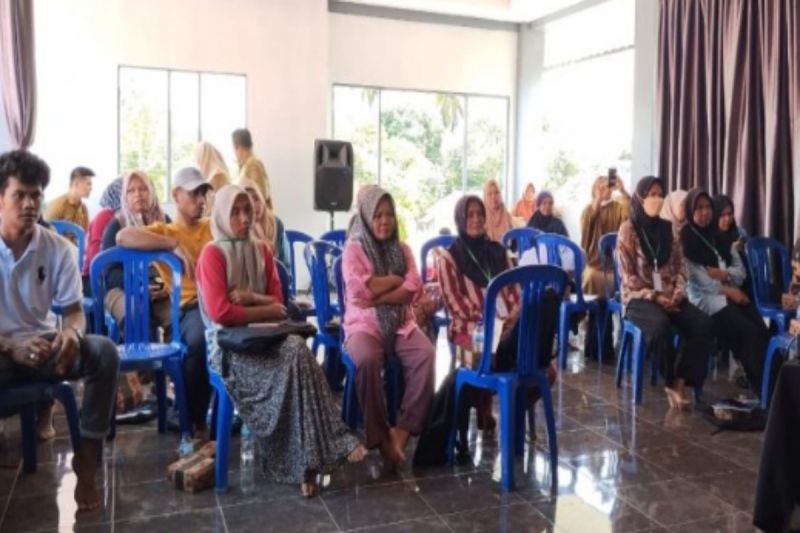 Puluhan wirausaha pemula di Tanah Bumbu, mengikuti pelatihan keterampilan teknis olahan makanan yang digelar oleh Dinas Koperasi dan UKM Provinsi Kalimantan Selatan. (ANTARA/HO-MC Kalsel)