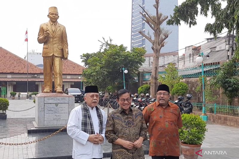 Calon Gubernur dan Wakil Gubernur DKI Jakarta Pramono Anung dan Rano Karno bersama Gubernur DKI 2007-2012 Fauzi Bowo di Museum M.H Thamrin, Jakarta, Selasa (3/9/2024). ANTARA/Lia Wanadriani Santosa