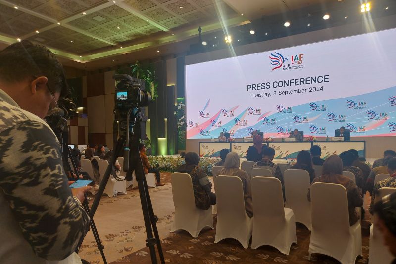 Suasana di Media Center Kemkominfo di Bali Nusa Dua Convention Center, Bali, untuk Forum Tingkat Tinggi Kemitraan Multipihak (HLF-MSP) dan Forum Indonesia-Afrika (IAF) ke-2 di Nusa Dua, Bali, Selasa (3/9/2024). (ANTARA/Katriana)