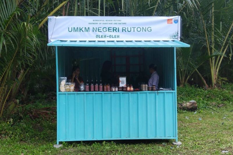 Pelaku usaha mikro kecil menengah (UMKM) di Negeri Rutong, Kecamatan Leitimur Selatan, Kota Ambon, Maluku. ANTARA/Penina F Mayaut