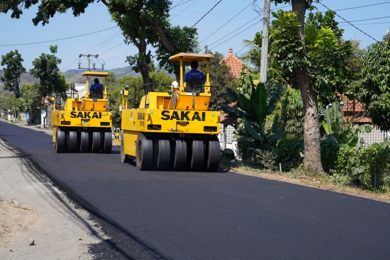 Pengaspalan jalan di ruas jalan Jejeran Pleret, Kabupaten Bantul, Daerah Istimewa Yogyakarta (DIY). ANTARA/HO-Kominfo Pemkab Bantul