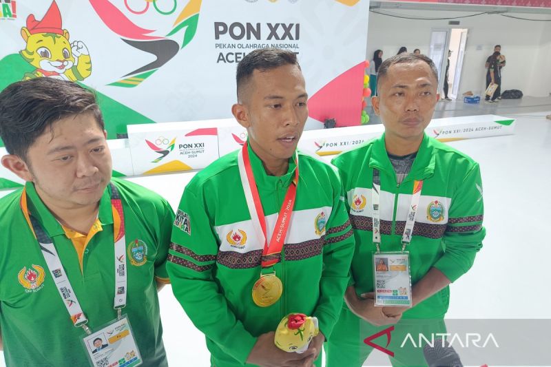 Atlet barongsai tim Sumatera Utara untuk Pekan Olahraga Nasional (PON) XXI Aceh-Sumatera Utara, Muhammad Fahmi Syuhada, menjawab pertanyaan wartawan di Gedung MMA komplek Sport Center, Kabupaten Deli Serdang, Sumatera Utara, Rabu (4/9/2024). ANTARA/Donny Aditra
