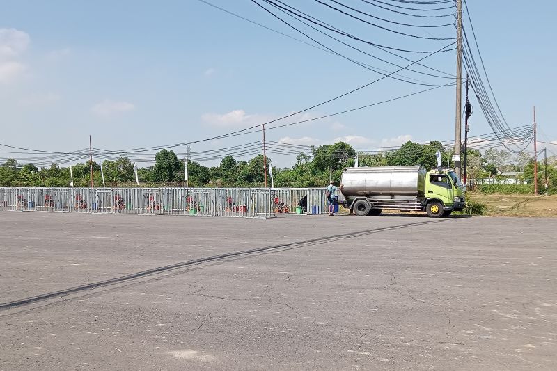 Bagian belakang areal bekas Bandara Selaparang Rembiga, Kota Mataram, Provinsi Nusa Tenggara Barat. ANTARA/Nirkomala