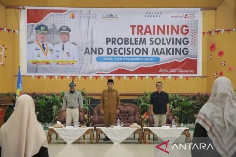 Wakil Wali Kota Solok Rahmadhani Kirana Putra saat menghadiri acara training problem solving dan decision making. ANTARA/HO-Diskominfo Solok