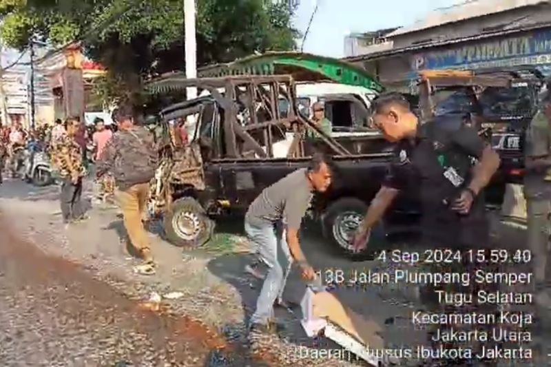 Sejumlah kendaraan terlibat kecelakaan beruntun di kawasan Plumpang Semper Kecamatan Koja, Jakarta Utara, pada Rabu sore. ANTARA/HO-Dokumentasi Pribadi