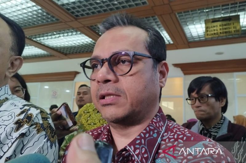 Wamenkominfo Nezar Patria di Kompleks Parlemen, Jakarta, Rabu (4/9/2024). ANTARA/Bagus Ahmad Rizaldi