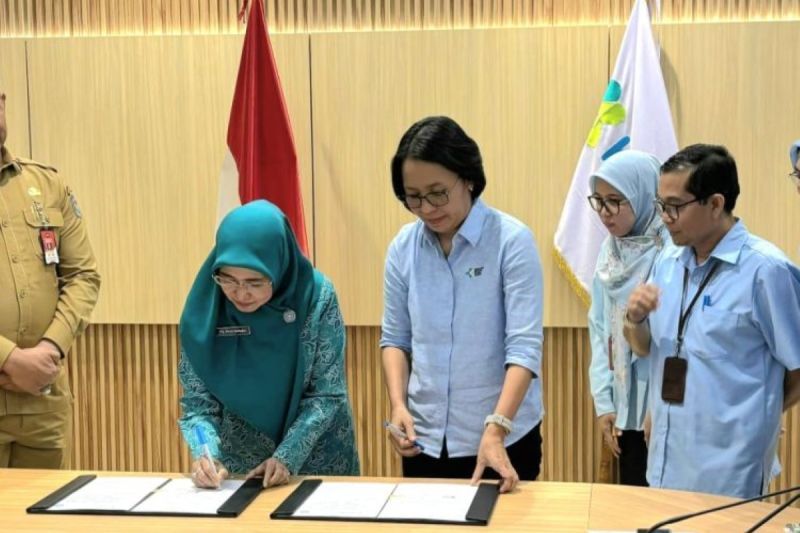 Kementerian Kesehatan menandatangani Perjanjian Kerja Sama (PKS) Tim Penggerak Pemberdayaan dan Kesejahteraan Keluarga (TP PKK) Pusat sebagai upaya penguatan kesehatan melalui Gerakan Pemberdayaan dan Kesejahteraan Keluarga serta sinergi Pos Pelayanan Terpadu, di Jakarta, Senin (2/9/2024). ANTARA/HO-Kementerian Kesehatan RI