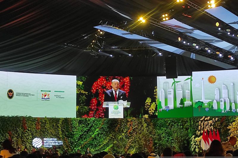 Deputi Perdana Menteri dan Menteri Peralihan Tenaga dan Transformasi Air Malaysia Dato Sri Haji Fadillah bin Haji Yusof pada acara ISF 2024 di Jakarta Convention Center (JCC), Kamis (5/9/2024). (ANTARA/Asri Mayang Sari)
