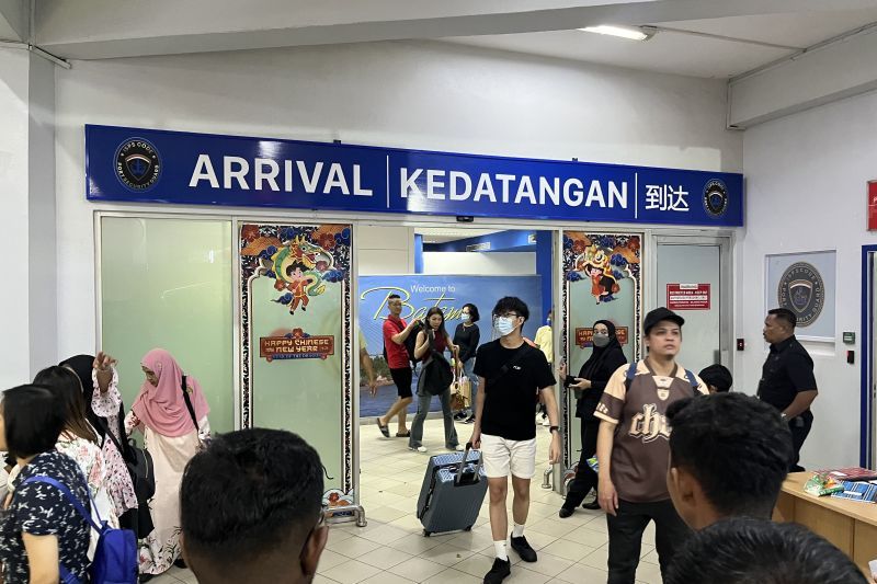 Suasana pintu kedatangan Pelabuhan Internasional Batam Center (ANTARA/Jessica)