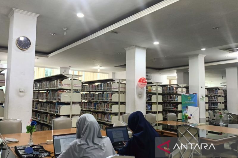 Perpustakaan Kaltim terus meningkatkan layanan kepada masyarakat, salah satunya mempermudah alur peminjaman dan pengembalian buku secara mandiri. ANTARA/Ahmad Rifandi