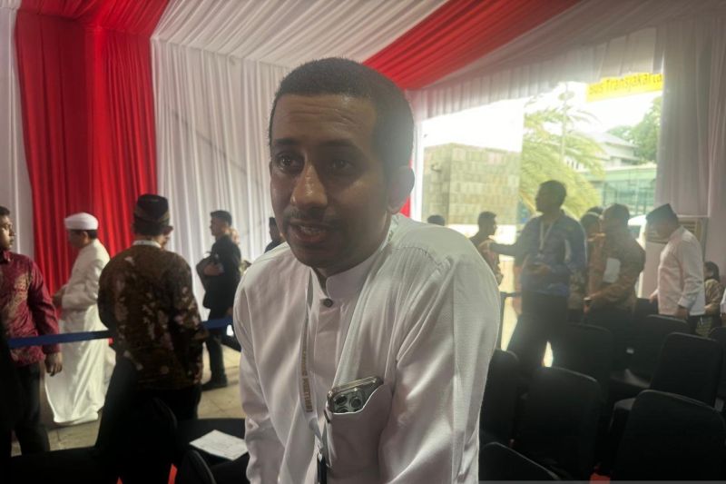 Habib Jafar, salah satu tokoh agama Islam di Indonesia, berbicara kepada wartawan di Jakarta, Kamis (5/9/2024), setelah menghadiri acara Pertemuan Lintas Agama yang dihadiri Pemimpin Gereja Katolik Dunia Paus Fransiskus. (ANTARA/Cindy Frishanti)