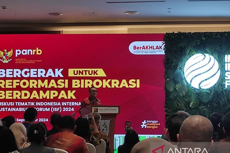 Menteri Pendayagunaan Aparatur Negara dan Reformasi Birokasi (Menpan RB) Abdullah Azwar Anas pada acara pada ISF 2024, di Jakarta Convention Center (JCC), Jakarta, Kamis (5/9/2024). ANTARA/Asri Mayang Sari