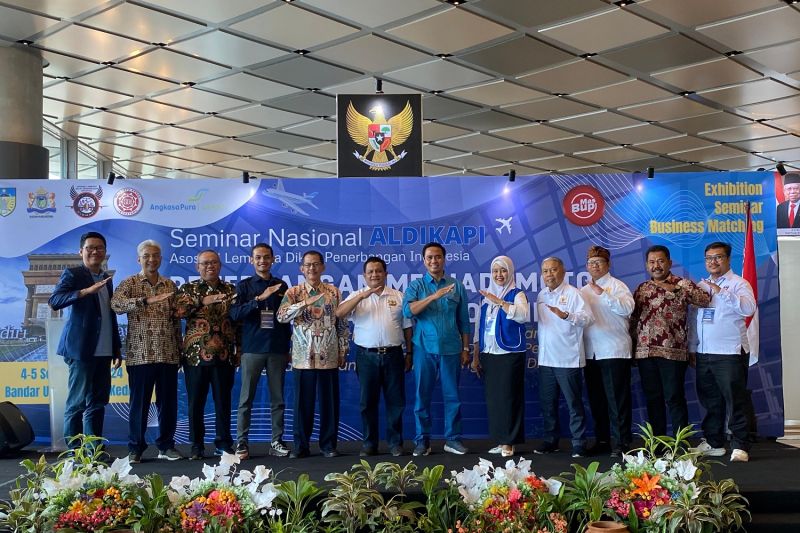 Pengurus Asosiasi Lembaga Pendidikan dan Pelatihan Penerbangan Indonesia (Aldikapi) saat seminar di Kediri, Jawa Timur. ANTARA/HO-Aldikapi