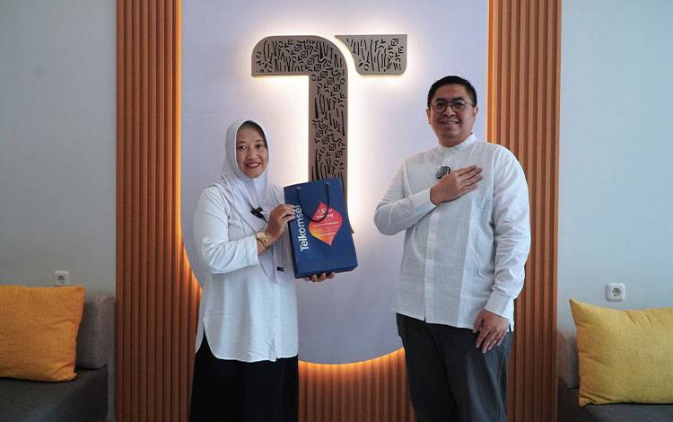 Telkomsel memperingati Hari Pelanggan Nasional dengan menyapa, mengapresiasi, dan membangun hubungan yang lebih dalam dengan para pelanggan di seluruh Indonesia. (FOTO: Istimewa)