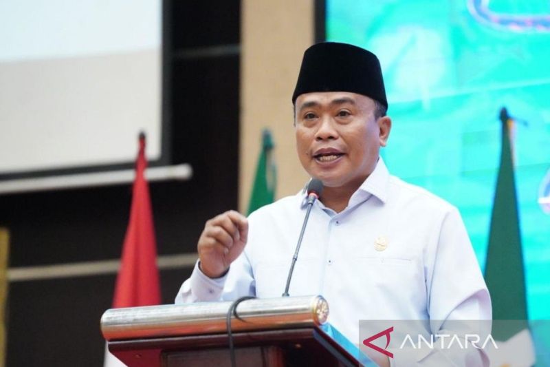 Kantor Wilayah Kementerian Agama Provinsi Nusa Tenggara Barat (NTB) Zamroni Aziz. (ANTARA/Nur Imansyah).
