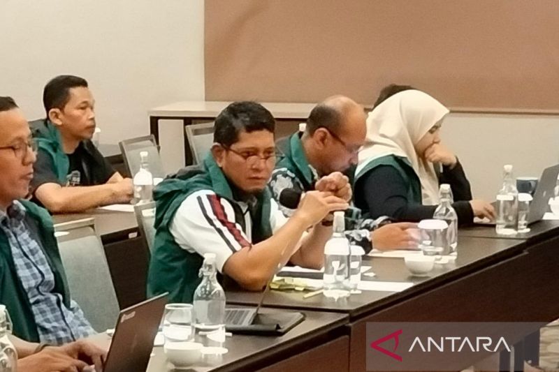 Kepala Biro Hubungan Masyarakat Ronggolawe Sahuri dalam rangkaian Persiapan Pelaksanaan dan Media Gathering Industrial Festival 2024 di Cirebon, Jawa Barat, Jumat (6/9/2024). ANTARA/Aji Cakti