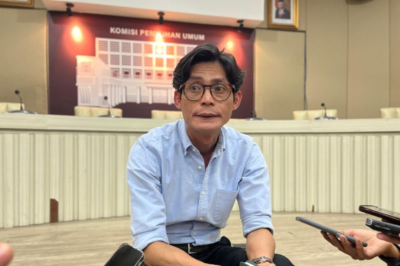 Anggota KPU RI August Mellaz saat memberikan keterangan kepada awak media di Kantor KPU RI, Jakarta, Jumat (6/9/2024). (ANTARA/Narda Margaretha Sinambela)