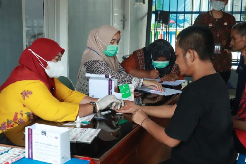 Lembaga Pemasyarakatan (Lapas) Kelas II Rantauprapat bersama Puskesmas Sigambal melakukan pemeriksaan kesehatan di Rantauparapat, Sumatera Utara, Jumat (6/9/2024). ANTARA/HO-Kanwil Kemenkumham Sumut