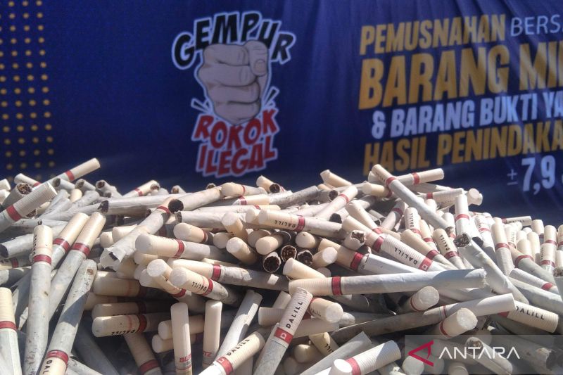 Rokok ilegal hasil penindakan Kantor Pengawasan dan Pelayanan Bea Cukai (KPPBC) Tipe Madya Kudus, Jawa Tengah. (ANTARA/Akhmad Nazaruddin Lathif)