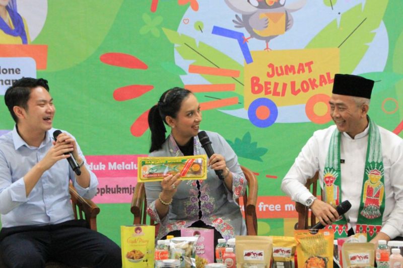 Suku Dinas Perindustrian Perdagangan Koperasi Usaha Kecil dan Menengah (PPKUKM) Jakarta Selatan menggelar Jumat Beli Lokal (JBL) di Ruang Gelatik Utama Kantor Walikota Jakarta Selatan, Jakarta, Jumat (6/9/2024) ANTARA/Luthfia Miranda Putri
