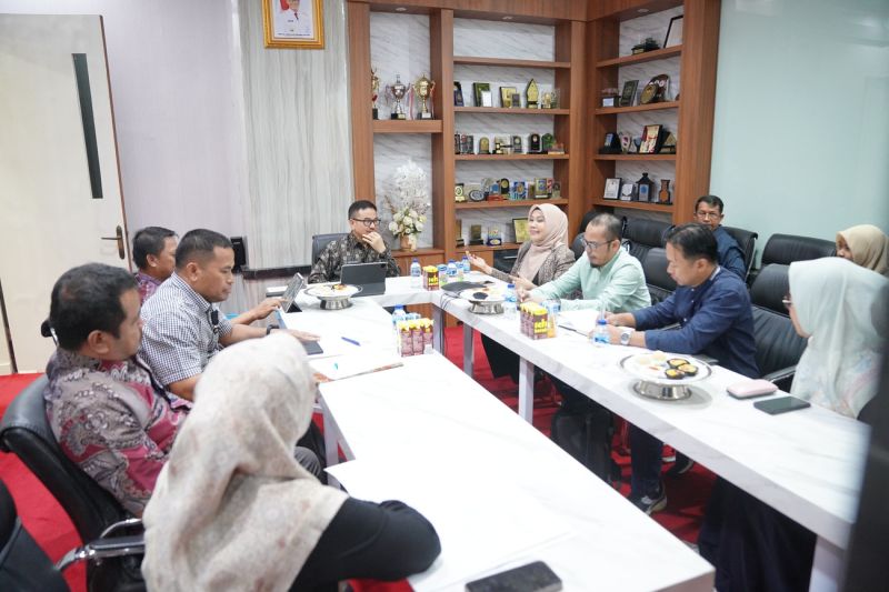 Sekprov Sulsel Jufri Rahman menerima audiensi Dirut PT SCI Perseroda Aerin Nizar membahas terkait pengelolaan aset untuk dongkrak PAD.ANTARA/HO-Humas Pemprov Sulsel
