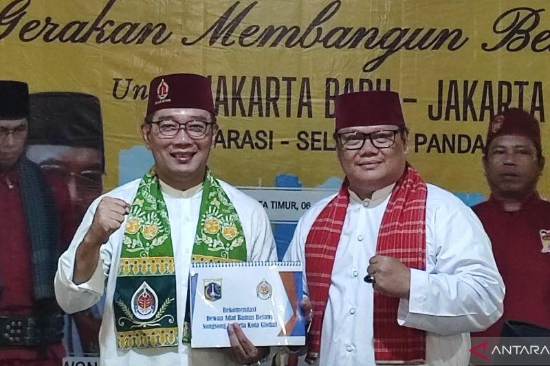 Bakal calon gubernur (Bacagub) DKI Jakarta Ridwan Kamil mendapatkan rekomendasi dari Badan Musyawarah (Bamus) Betawi terkait pelestarian budaya Betawi di Kantor Bamus Betawi, Jatinegara, Jakarta Timur, Jumat malam (6/9/2024). ANTARA/Syaiful Hakim