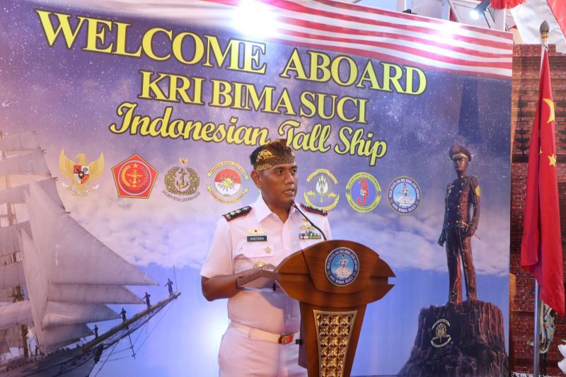 KRI Bima Suci commander Lt. Col. Hastaria Dwi Prakoso delivering remarks at a cocktail party on KRI Bima Suci in Shanghai, China, on Saturday (September 7, 2024). (ANTARA/Desca Lidya Natalia)
