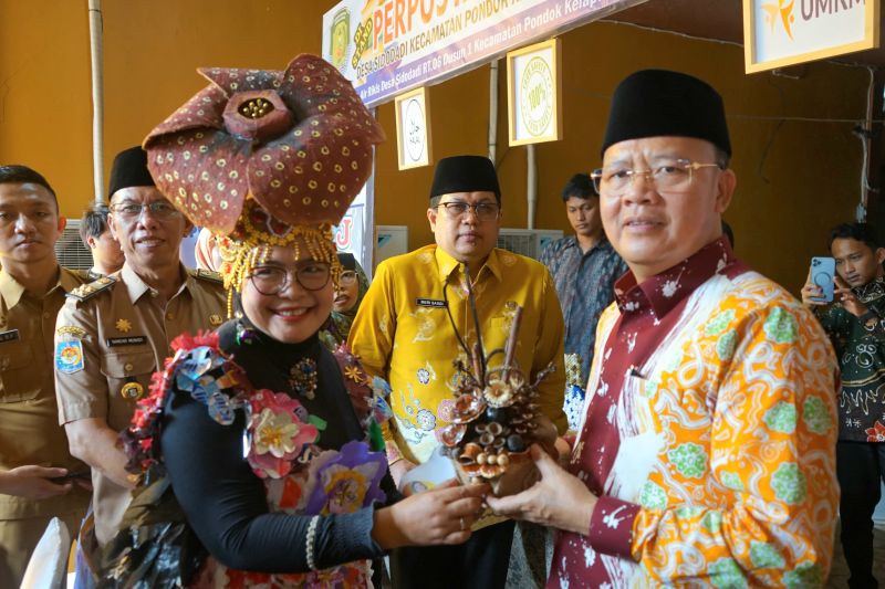 Gubernur Bengkulu Rohidin Mersyah pada kegiatan Jambore Literasi 2024 di Bengkulu, Senin. (ANTARA/HO-Media Center Provinsi Bengkulu)