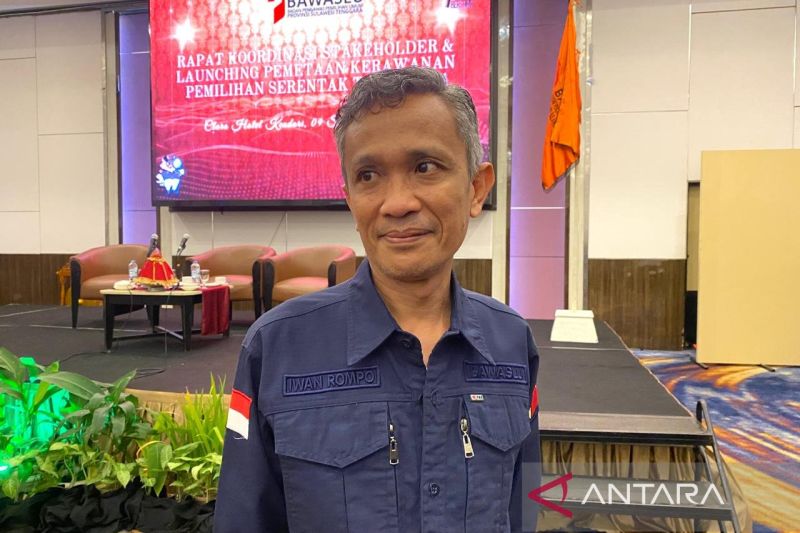 Ketua Bawaslu Provinsi Sultra Iwan Rompo Banne. ANTARA/La Ode Muh Deden Saputra
