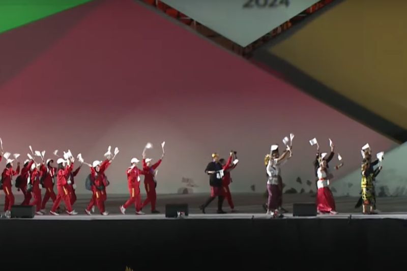 Tangkapan layar - Defile kontingen Ibu Kota Nusantara dalam upacara pembukaan Pekan Olahraga Nasional (PON) XXI Aceh-Sumatera Utara 2024 di Stadion Harapan Bangsa, Banda Aceh, Senin (9/9/2024). (ANTARA/Youtube-Sekretariat Presiden RI)