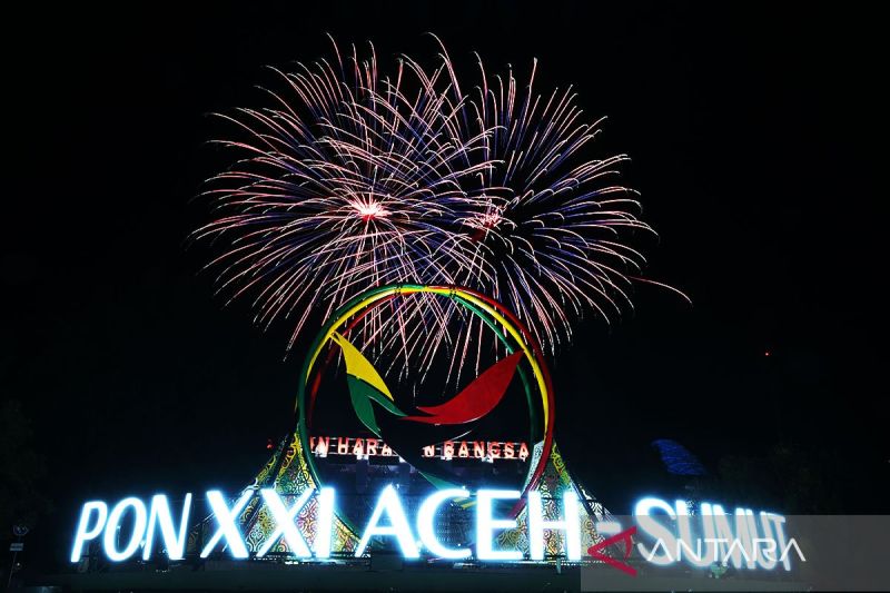 Suasana pesta kembang api pembukaan PON XXI Aceh-Sumut 2024 di Stadion Harapan Bangsa, Banda Aceh, Aceh, Senin (9/9/2024). ANTARA FOTO/Arnas Padda/aww/aa.