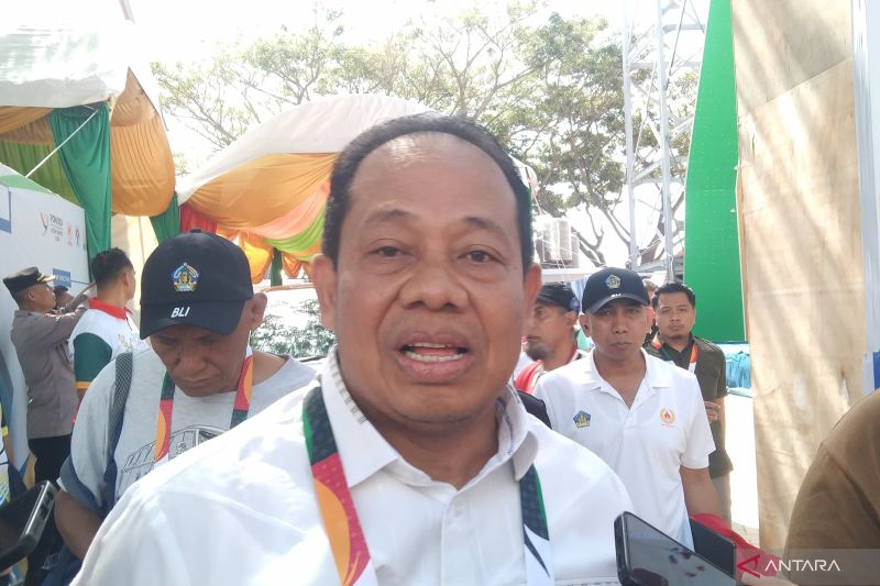 Penjabat Gubernur Bali Sang Made Mahendra Jaya diwawancarai awak media ketika meninjau atlet panjat tebing asal Bali bertanding di PON XXI, Banda Aceh, Selasa (10/9/2024) ANTARA/Dewa Ketut Sudiarta Wiguna