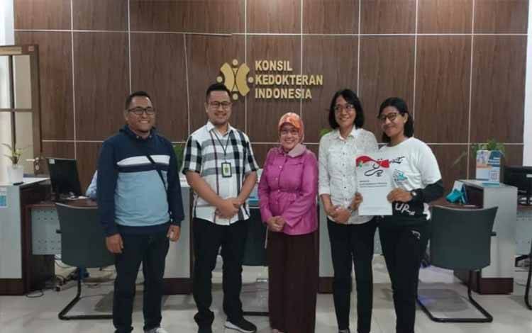 Tim RSUD Kapuas saat kunjungi KKI urus izin layanan rehab medik dan fisioterapi. (FOTO: IST)