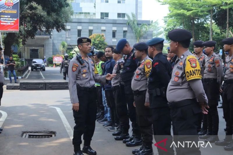 Ilustrasi - Kasi 2 Subdit Dalmas Ditsamapta Polda Metro Jaya AKP Hairun saat memimpin apel pagi dalam rangka patroli skala besar di depan Gedung Ditreskrimsus Polda Metro Jaya, Sabtu (18/11/2033). ANTARA/ HO-Polda Metro Jaya.