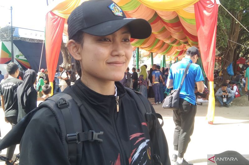 Atlet panjat tebing asal Bali sekaligus finalis Olimpiade Paris 2024 Desak Made Rita Kusuma Dewi diwawancarai wartawan usai menjalani kualifikasi nomor speed perorangan putri di Kompleks Stadion Harapan Bangsa, Banda Aceh, Selasa (10/9/2024) ANTARA/Dewa Ketut Sudiarta Wiguna