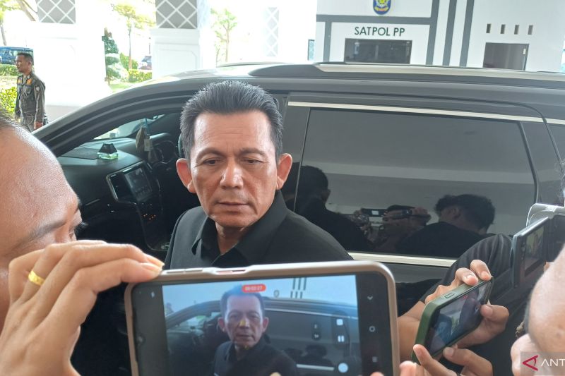 Gubernur Kepri Ansar Ahmad. (ANTARA/Ogen)
