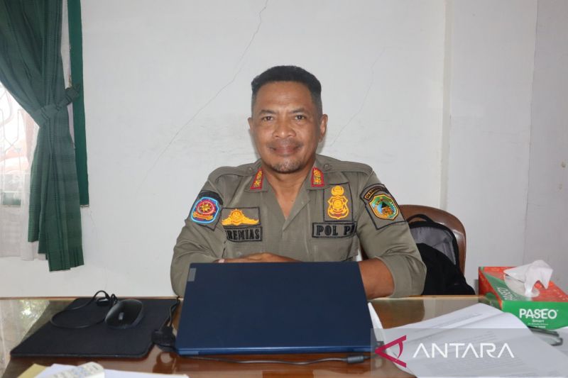 Kasat Polisi Pamong Praja Manggarai Barat Yeremias Ontong. (ANTARA/Gecio Viana)