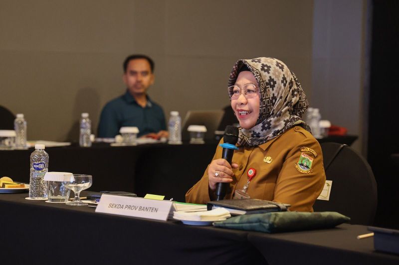 Pelaksana Harian Sekretaris Daerah Provinsi Banten Virgojanti dalam forum komunikasi dan kemitraan dengan pemangku kepentingan tingkat Provinsi Banten di Serang, Selasa (10/9/2024). (ANTARA/HO-Pemprov Banten)