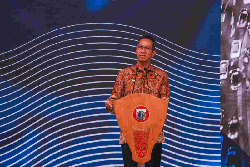 Penjabat (Pj.) Gubernur DKI Jakarta Heru Budi Hartono saat meresmikan Kick-Off Penyusunan Kajian Perencanaan Jakarta Menuju Kota Global di Ruang Pola, Balaikota DKI Jakarta, Selasa (10/9/2024). (ANTARA/HO-Pemprov DKI Jakarta