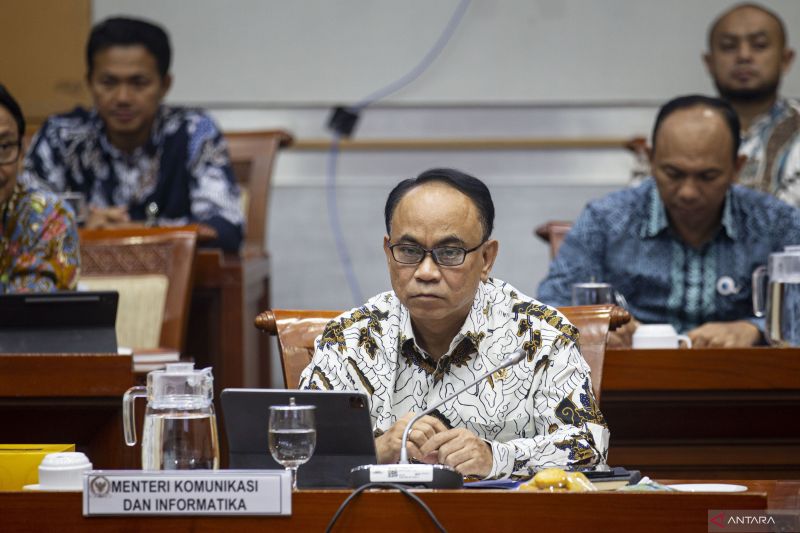 Arsip foto - Menteri Komunikasi dan Informatika Budi Arie Setiadi saat mengikuti rapat kerja dengan Komisi I DPR di Kompleks Parlemen, Senayan, Jakarta, Rabu (4/9/2024). ANTARA FOTO/Dhemas Reviyanto/tom.