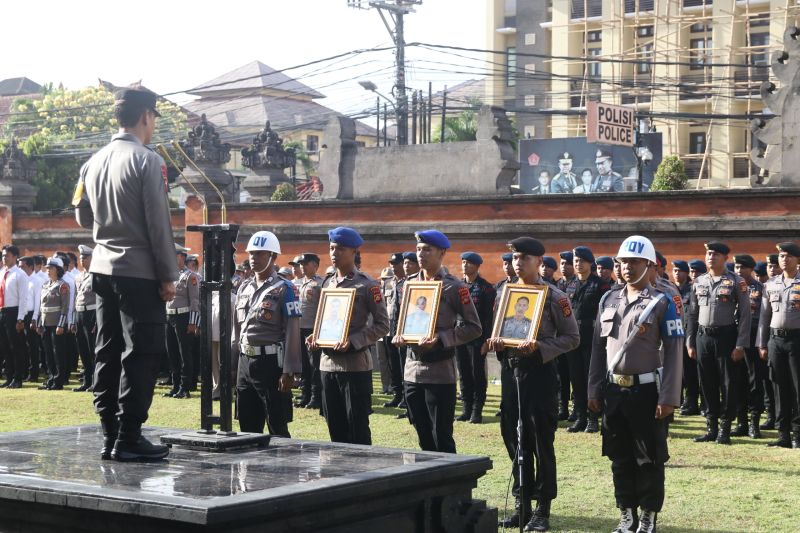 Kepala Kepolisian Daerah (Kapolda) Bali Inspektur Jenderal Polisi Daniel Adityajaya saat memimpin upacara pemberhentian dengan tidak hormat (PTDH) di Mapolda Bali, Denpasar. ANTARA/HO-Humas Polda Bali
