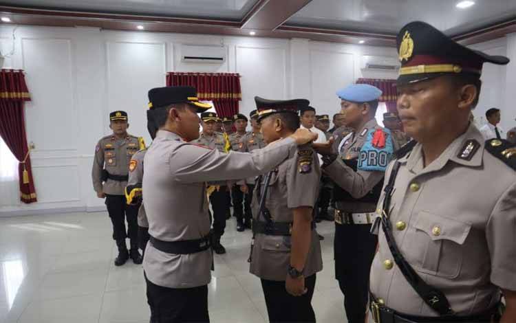 Suasana saat Kapolres Kapuas, AKBP Gede Pasek Muliadnyana pimpin sertijab Kabag SDM dan Kasat Binmas. (FOTO: IST)