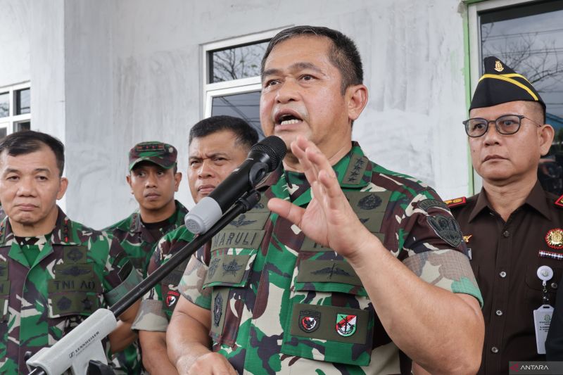 Kepala Staf TNI Angkatan Darat (KSAD) Jenderal TNI Maruli Simanjuntak saat diwawancarai di Padang, Rabu (7/8/2024). ANTARA/Muhammad Zulfikar.
