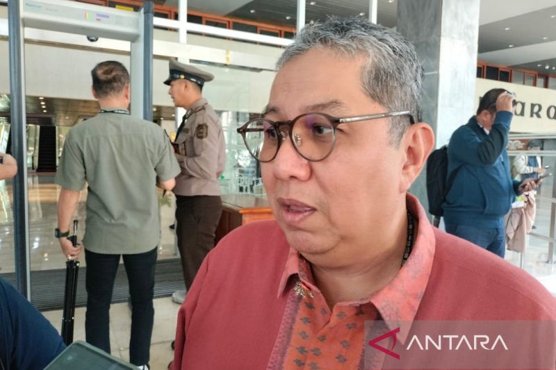 Direktur Jenderal Perkeretaapian Kementerian Perhubungan Mohamad Risal Wasal menyampaikan keterangan kepada awak media di Kompleks DPR RI, Jakarta, Rabu (11/9/2024). ANTARA/Aji Cakti