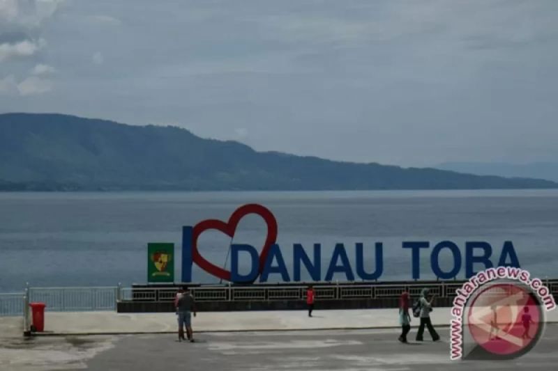 Foto Arsip - Salah satu objek pariwisata di Sumatera Utara (Sumut), Danau Toba. ANTARA FOTO/Irsan Mulyadi