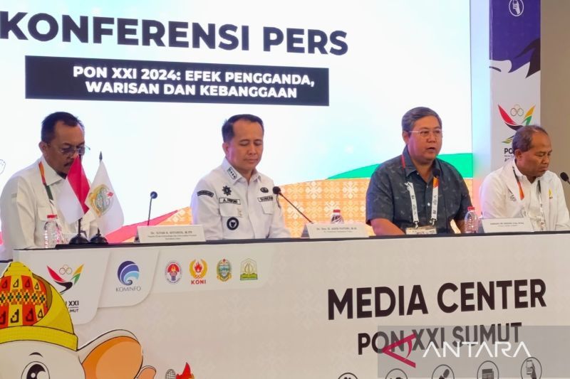 Penjabat (Pj) Gubernur Sumut Agus Fatoni (kedua dari kiri) dalam konferensi pers di Medan, Sumatera Utara, Rabu (11/9/2024). (ANTARA/Agatha Olivia Victoria)