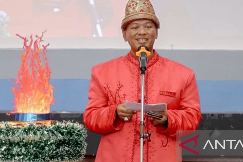 Kepala LPP RRI Sungailiat, Yulian S Saaba saat menyampaikan sambutan HUT RRI ke-79, di Sungailiat, Rabu (11/9) (ANTARA/Kasmono)